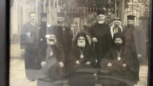غبطته في حديقة دار البطريركية عن يمينه مطران ديار بكر ملاتيوس قطيني وعن يساره ثيودوسيوس ابو رجيلي مطران صور وصيدا وخلفه الارشمندريت اثناسيوس كليلة وبجانبه الارشمندريت جرمانوس تادروس والخوري ايوب سميا والقواص الباشاتعود الصورة الى عام 1931 بعد انتخابه بطريركا