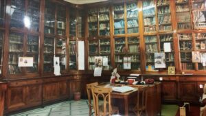 المكتبة البطريركية في القصر البطريركي التي صممها البطريرك الكسندروس وتعود الى عام 1953