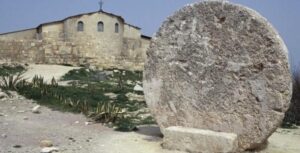 كنيسة جبل نبو على جبل موسى