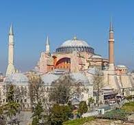 آيا صوفيا يعدّ رمزًا للفتح، ونظرًا لأنه بني قبل النبوة فإن المسلمين اعتبروه معبدًا «للدين الحق»