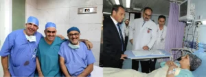 مع وزير الصحة متفقدا المرضى ومع اطباء في مستشفى الباسل