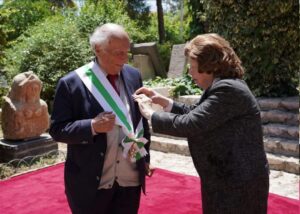 تكريم باولو ماتييه بمنحه وسام الاستحقاق السوري