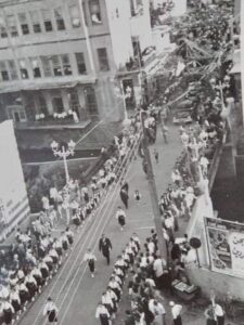 عرض كشفي لفوج القديس جاورجيوس الكشفي الدمشقي احتفالا باليوبيل الذهبي لاسقفية البطريرك الكسندروس في باب توما عام 1954