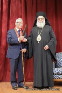 مكرما بيد غبطة ابينا البطريرك يوحنا العاشر مشكورا ...على اتعابي بوسام الكرسي الانطاكي المقدس