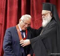 د. جوزيف زيتون مكرما بيد غبطة البطريرك يوحنا العاشر بوسام الكرسي الانطاكي المقدس عيد الكرسي الانطاكي حزيران 2024