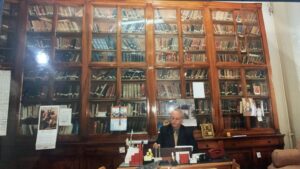 المكتبة البطريركية الأساس امينا لها والوثائق البطريركية في دمشق منذ عام 1987 تعود الصورة الى عام 1995