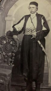 السيد ديمتري نقولا شحادة الصباغ الدمشقي الراعي للتلميذين جراسيموس مسرة وروفائيل هواويني في خالكي