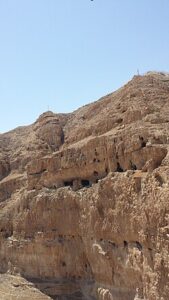 كهوف جبل التجربة في اريحا