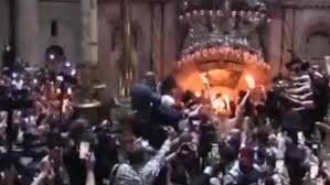 أبرز ما دونه المؤرخون والعلماء المسلمون عن “نور كنيسة القيامة”